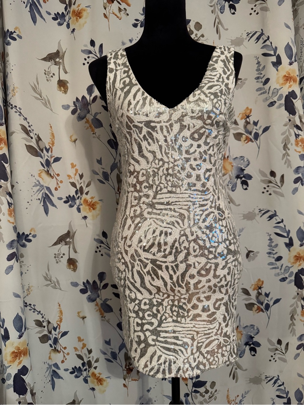 Forever 21 Silver & White Sequin Animal Print V-Neck Mini Dress B 1